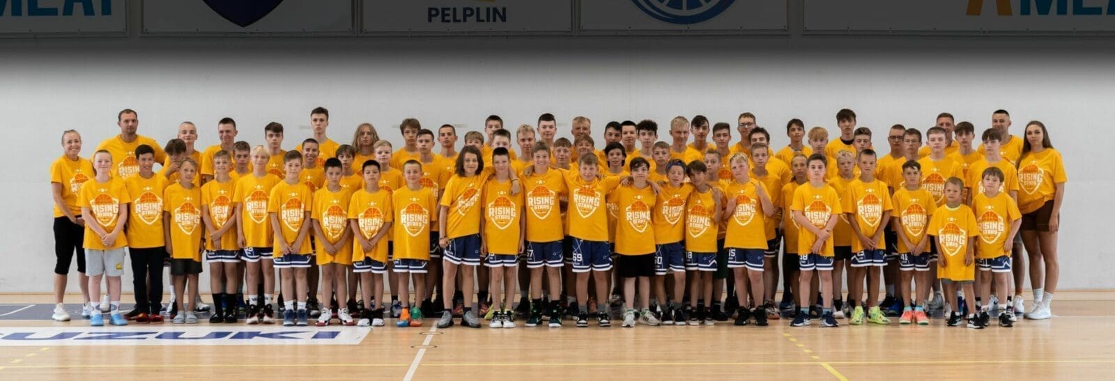Uczestnicy Basketmania Camp podczas wspólnego obozu koszykarskiego